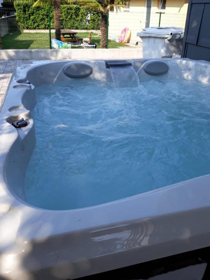 Villa Cisa Con Yacuzzi Lignano Sabbiadoro Dış mekan fotoğraf